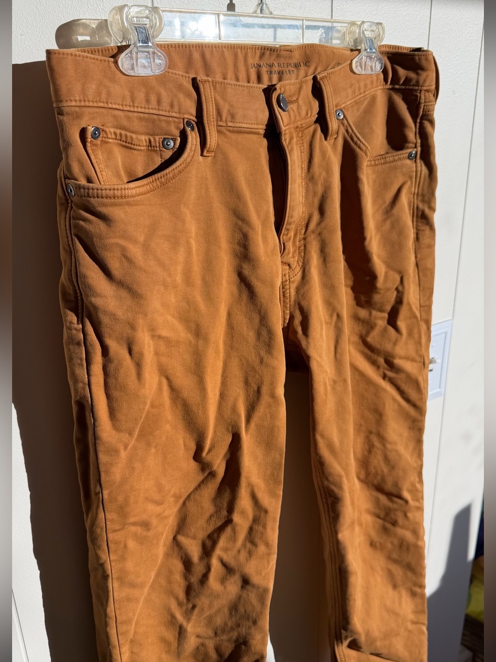 Banana Republic Mens Traveler Athletic Tapered Fit Chino Pants in Brown 33x30